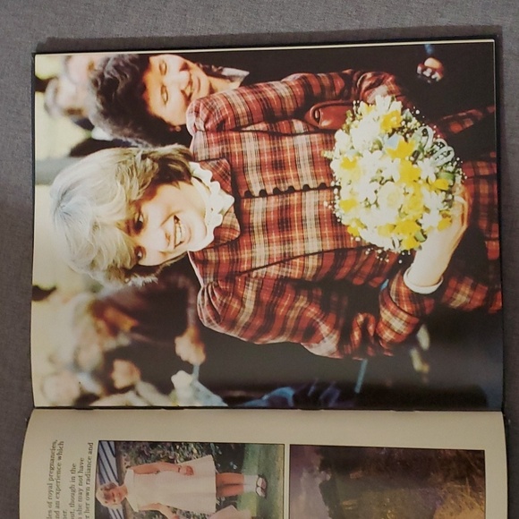 Born to be King book Prince William of Wales about 127 pages - Picture 10 of 17